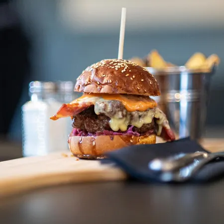 אורחן The Kings Arms 4*